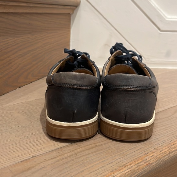 Beautiful Cole Haan Leather sneaker, size 10.5M. Midnight blue - Picture 3 of 5